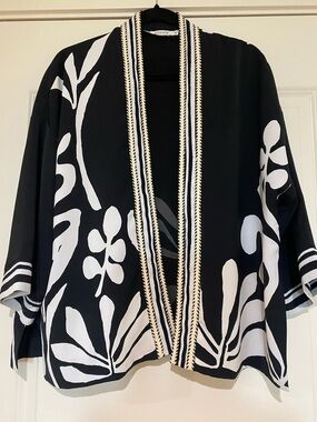 Chicos Black & White Floral Open Kimono Jacket
